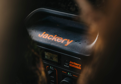 Jackery's Solar Generator in London Fashion Week